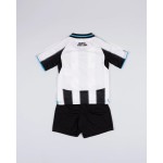 Conjunto Niño Newcastle United 2025/26 Local Conjunto Niño Newcastle United 2025/26 Local