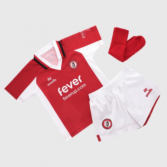 Conjunto local Bristol City 2025/26 niño